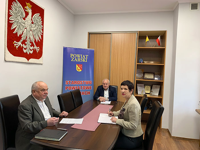 Ilustracja do informacji: Spotkanie Starosty i Wicestarosty z Dyrektorem Powiatowego Urzędu Pracy w Żarach.