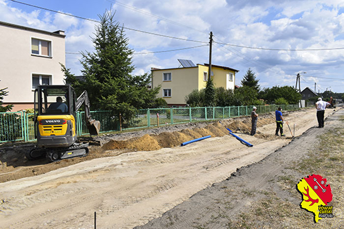 Ilustracja do informacji:  Trwają prace związane z przebudową drogi powiatowej nr 1076F w miejscowości Złotnik