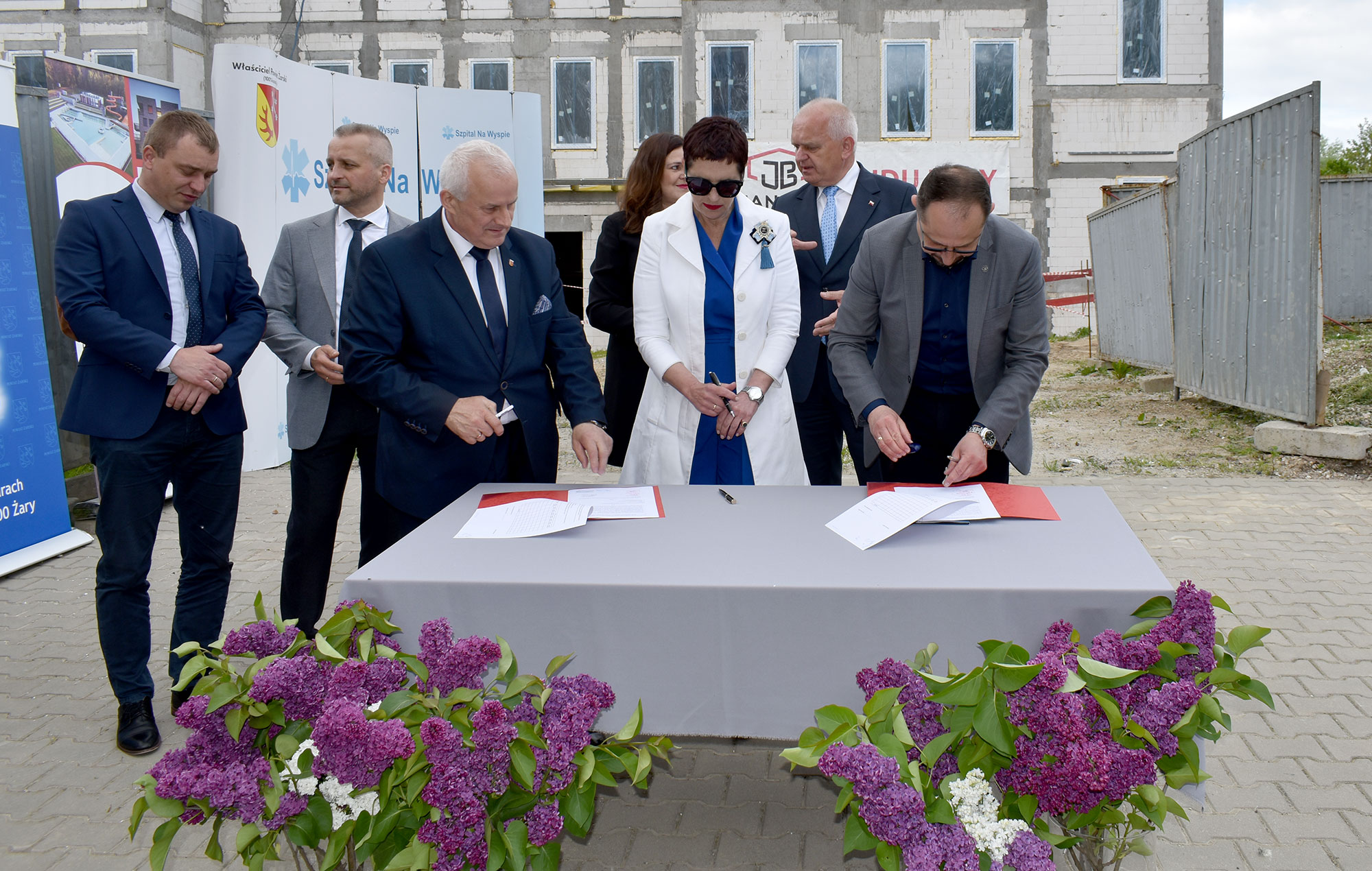 Ilustracja do informacji: Podpisanie umowy na rozbudowę budynku głównego szpitala Na Wyspie w Żarach - etap II.