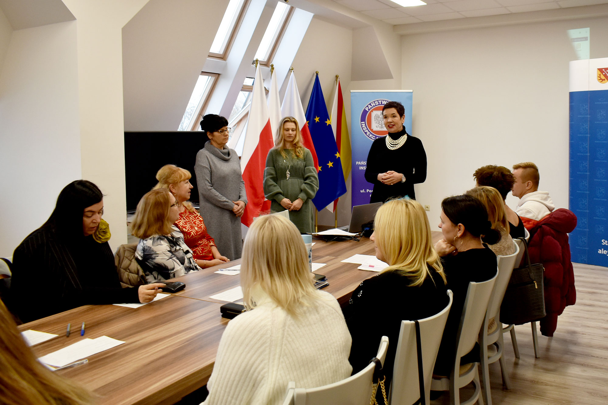 Ilustracja do informacji: Spotkanie dla pedagogów, nauczycieli oraz pielęgniarek środowiska szkolnego z terenu Powiatu Żarskiego
