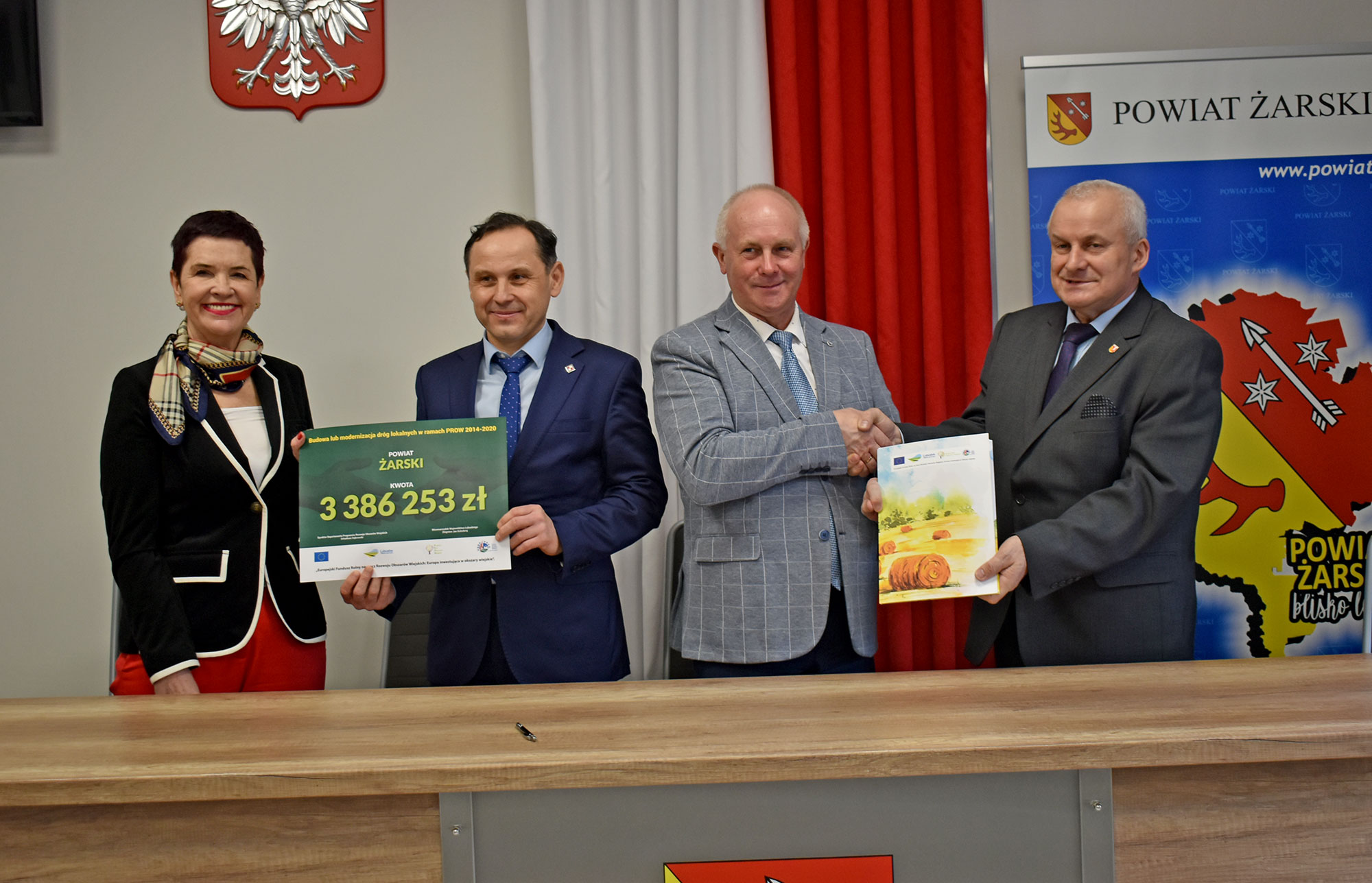 Ilustracja do informacji: Powiat Żarski otrzymał 3 386 253,00 zł dofinansowania na przebudowę drogi Królów-Jasionów-Niwica!